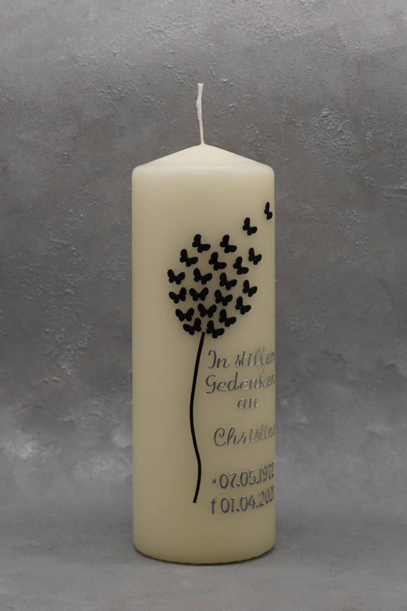 Trauerkerze mit Schmetterlingen als Blume mit Schriftzug