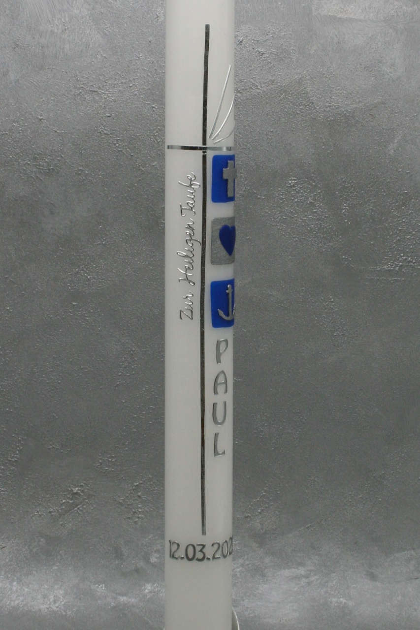 Taufkerze mit drei Symbolen (Kreuz, Herz, Anker)