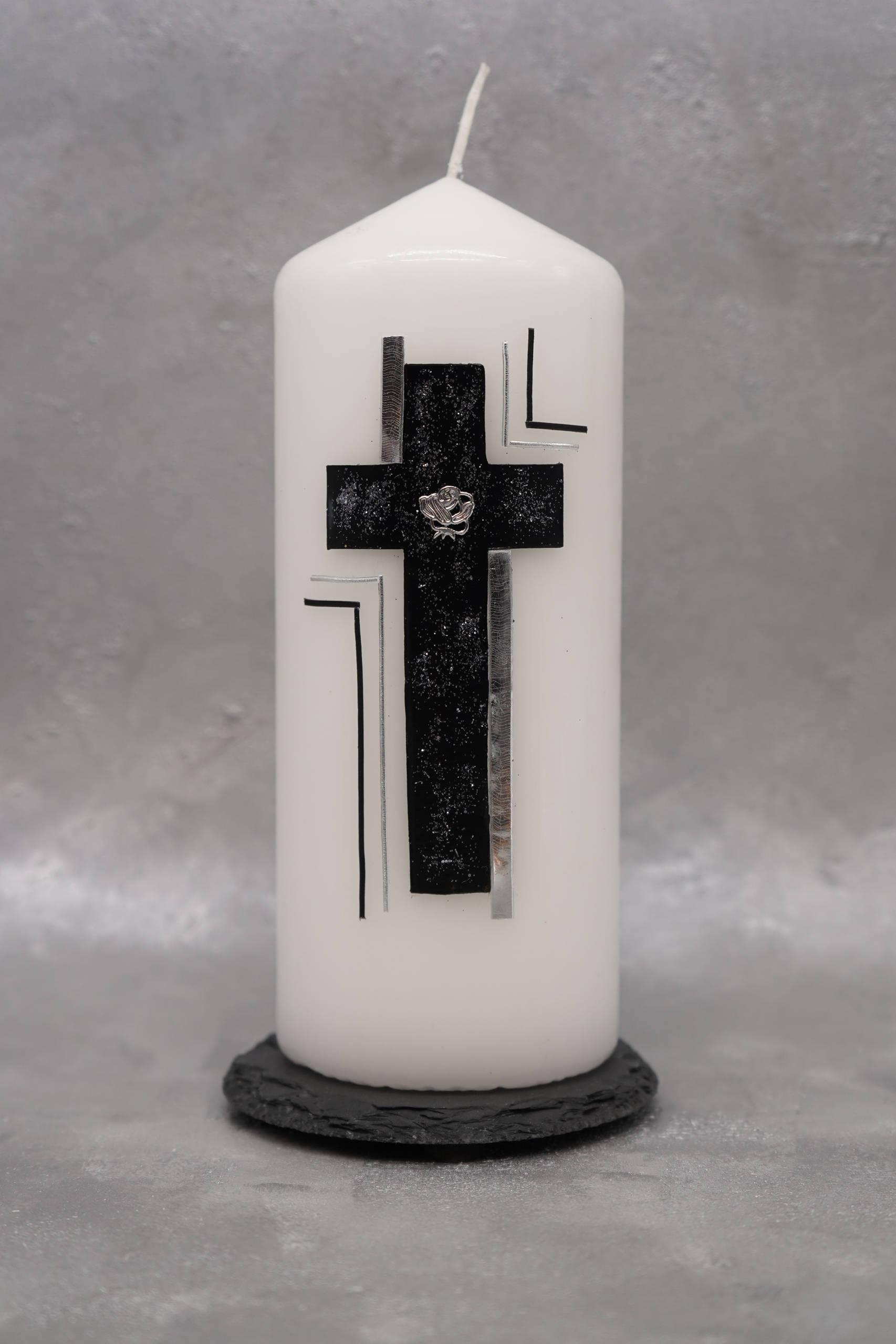 Trauerkerze mit Kreuz, Rose und Schriftzug