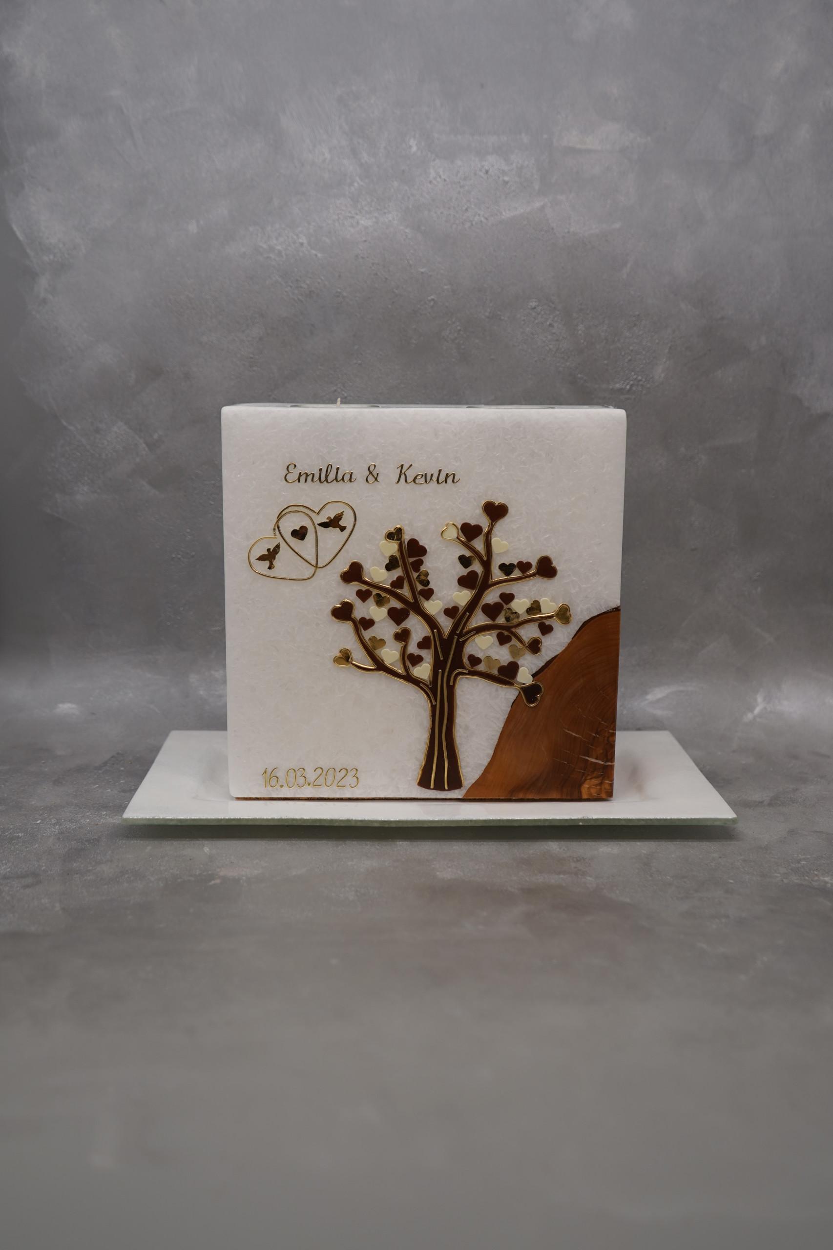Hochzeitskerze mit eingegossenem Holz und 2 Teelichteinsätzen Lebensbaum mit Herzen