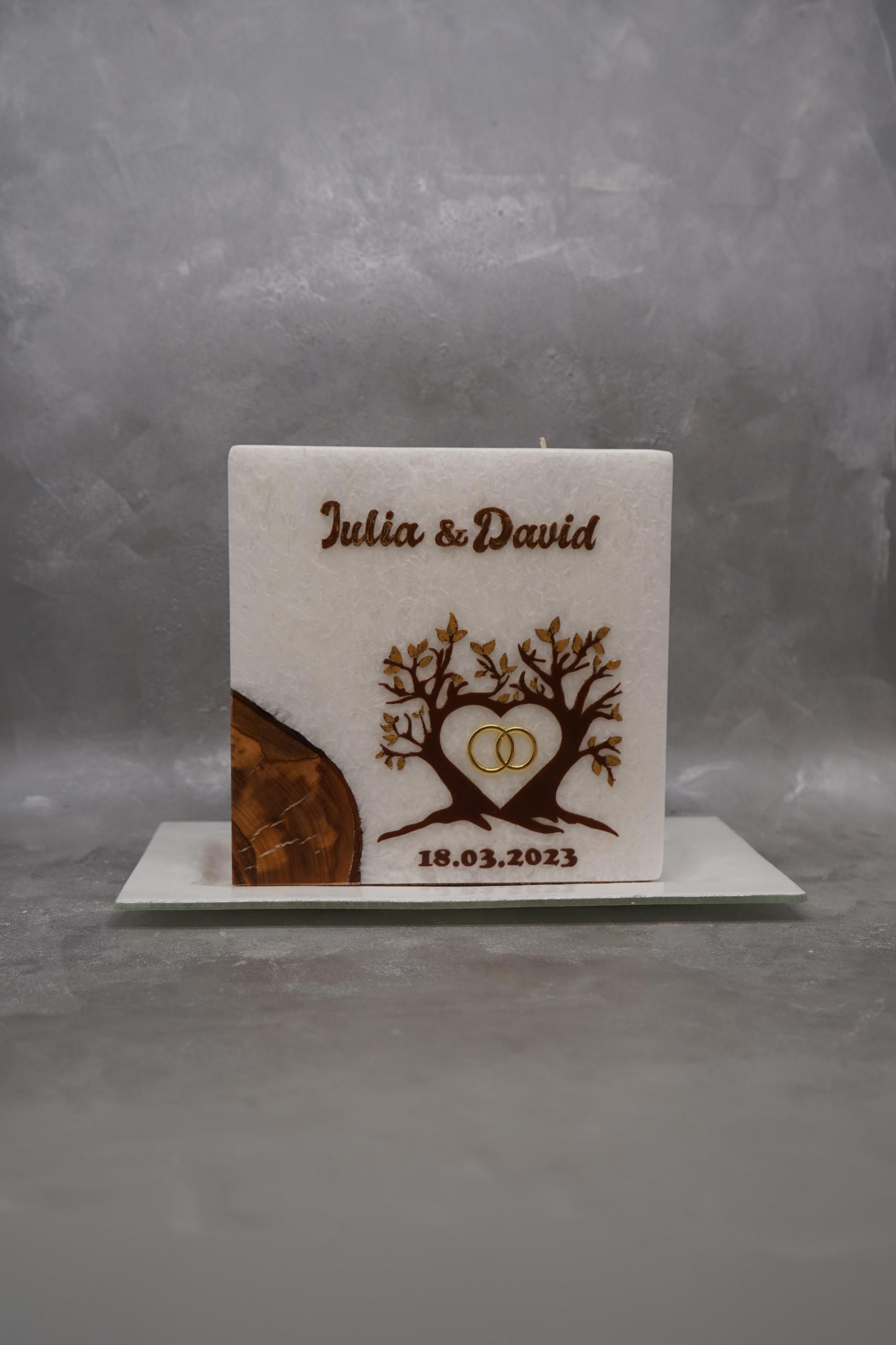 Hochzeitskerze mit eingegossenem Holz und 2 Teelichteinsätzen Lebensbaum mit Herz und Ringe