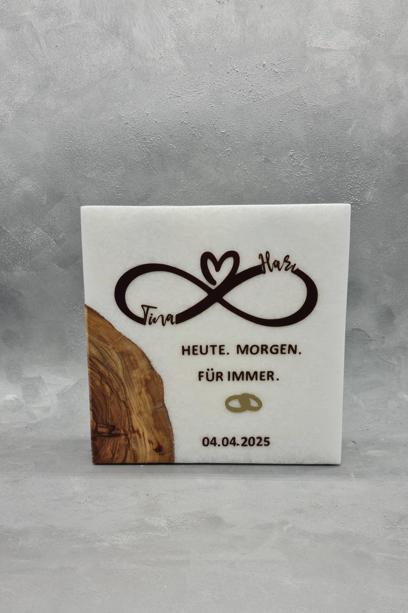 Hochzeitskerze mit eingegossenem Holz und 2 Teelichteinsätzen Unendlichkeitszeichen mit Herz